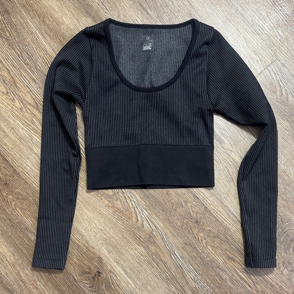 Offline by Aerie ribbed cropped long sleeve workout top